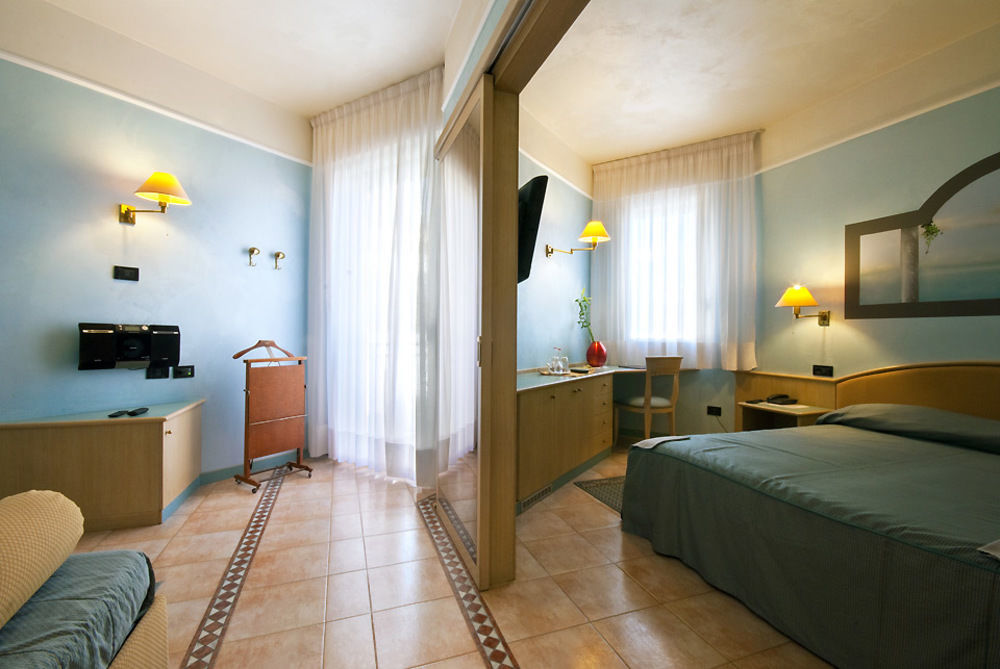 Hotel Universo Lido di Jesolo Exterior photo